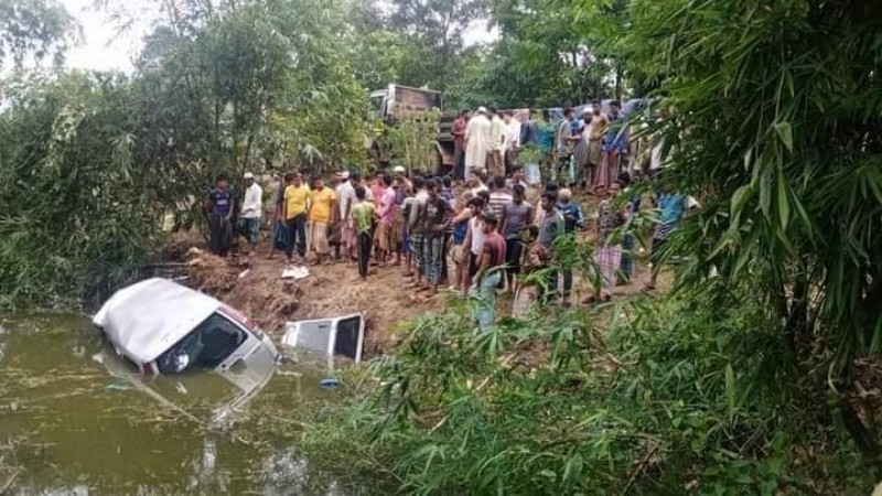 বৈদ্যুতিক খুঁটিতে আচমকা ধাক্কা, খাদেই জীবন গেল ৭ জনের